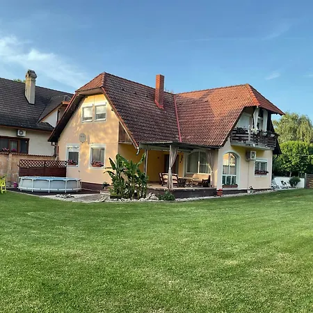 Liliána Casa di campagna Balatonberény
