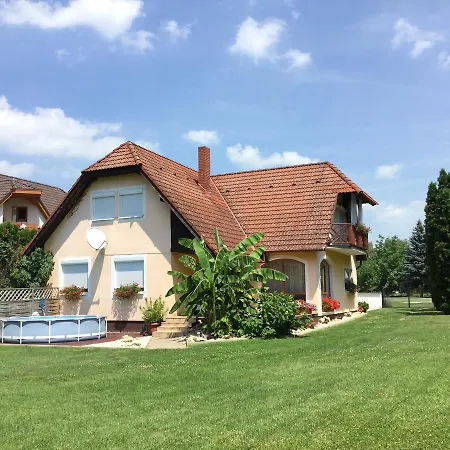 Liliána Casa di campagna Balatonberény
